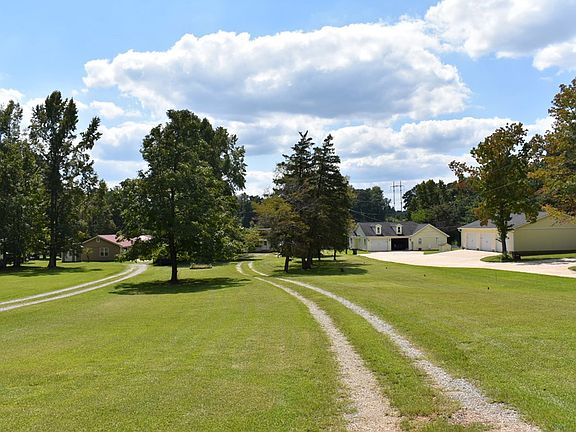 2nd image of 205 Landings Ln SW