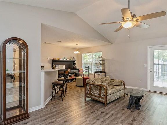 5th image of 4812 Acorn Dr