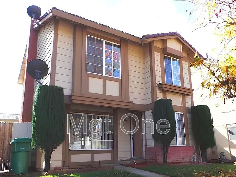23575 Parkland Ave — Photo 1