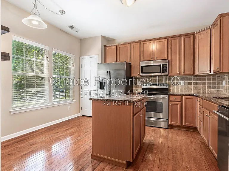 223 N Irwin Ave — Photo 10