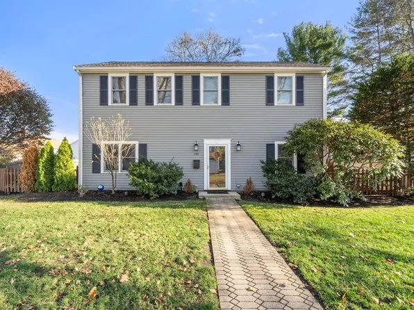586 Saw Mill Brook Pkwy, Newton, MA 02459