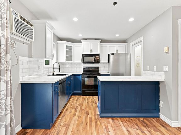 3rd image of 46832 Hudson Rd #6