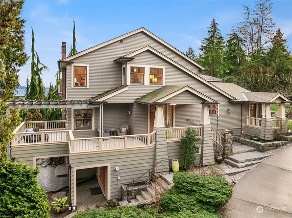 12049 Lakeside Place NE, Seattle, WA 98125