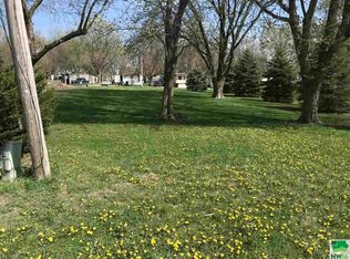 803 W 2nd St, Alta, IA 51002