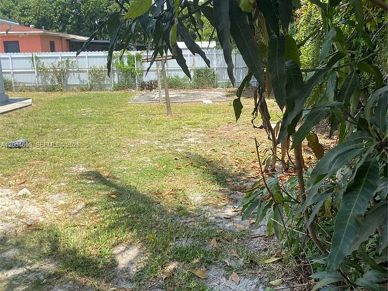 14315 NW 12th Ave — Photo 18