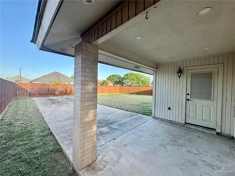 2218 N Wilson Dr — Photo 15