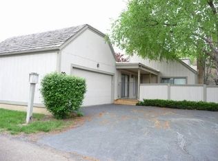 19 SW Pepper Tree Ln, Topeka, KS 66611