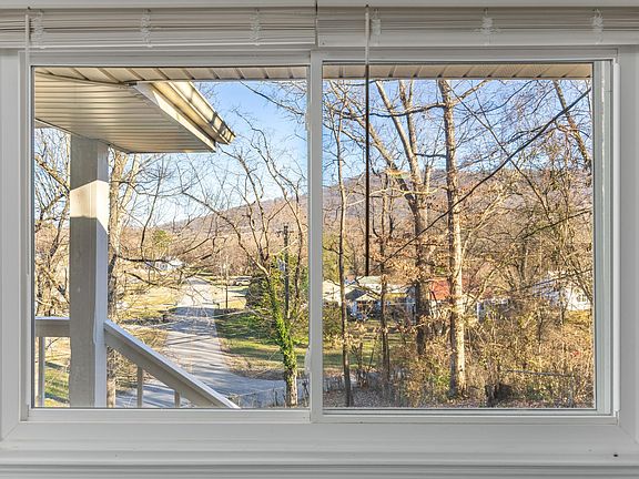 5th image of 217 Isbill Rd