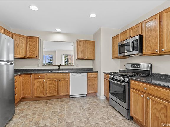 3rd image of 1204 Eagles Ridge Road