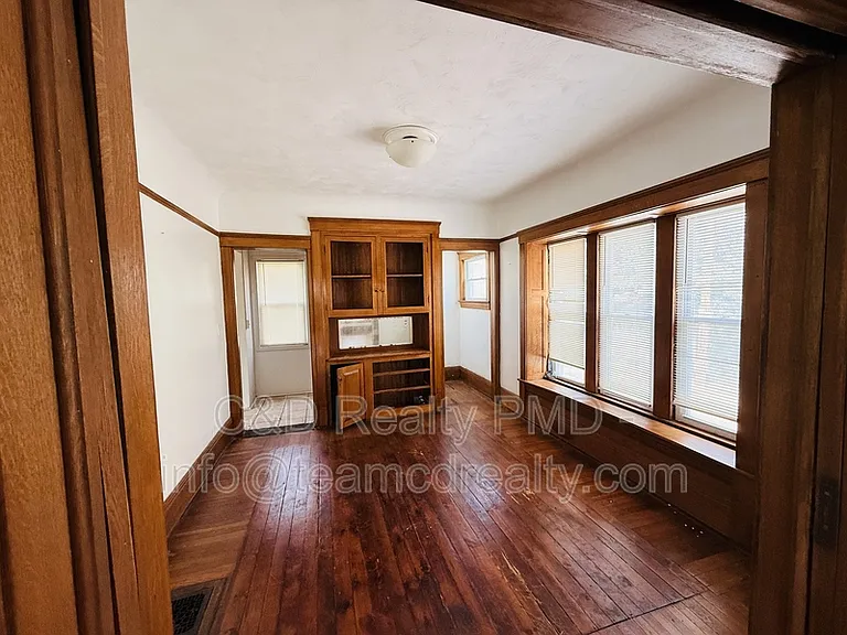 10749 Hull Ave — Photo 3