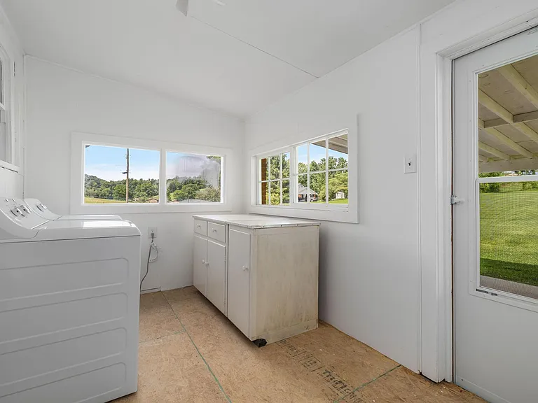 2879 Carroll Creek Rd — Photo 8