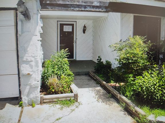 2nd image of 8215 NW 85th St