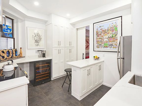 4th image of 252 7th St #7