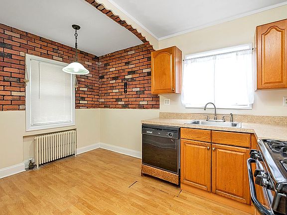 5th image of 1001 Hillside Ave