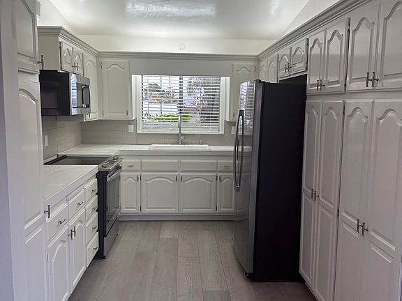 5th image of 910 Alta Loma Dr
