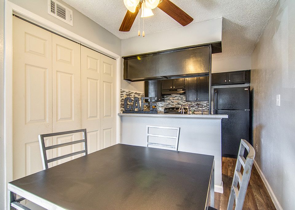 1st image of 601 Bellaire Dr APT 165