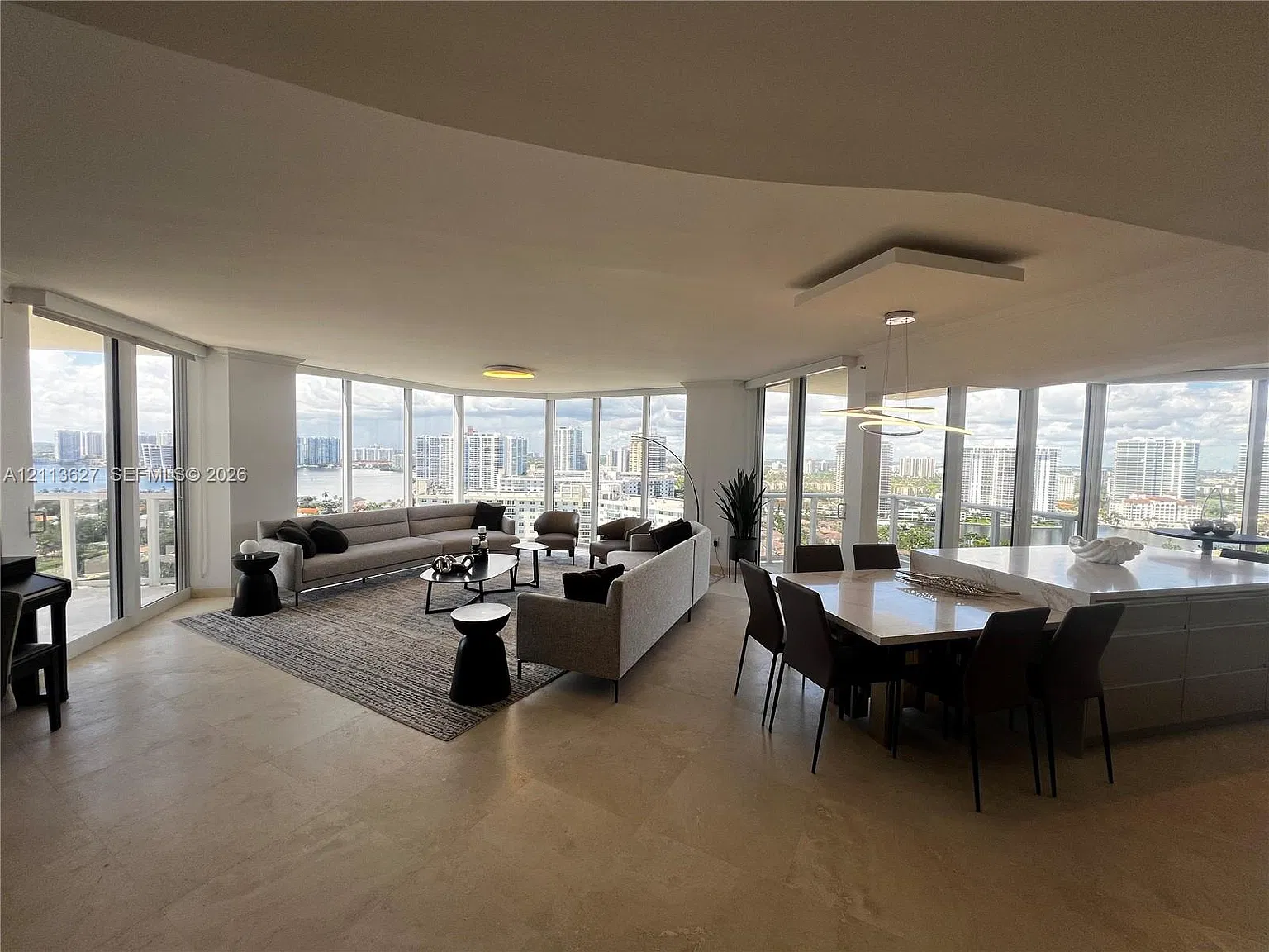 Ocean One Condo — Photo 1