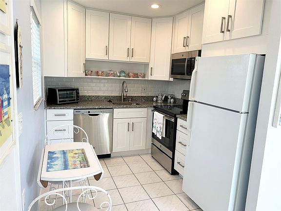 5th image of 173 Valencia H #173