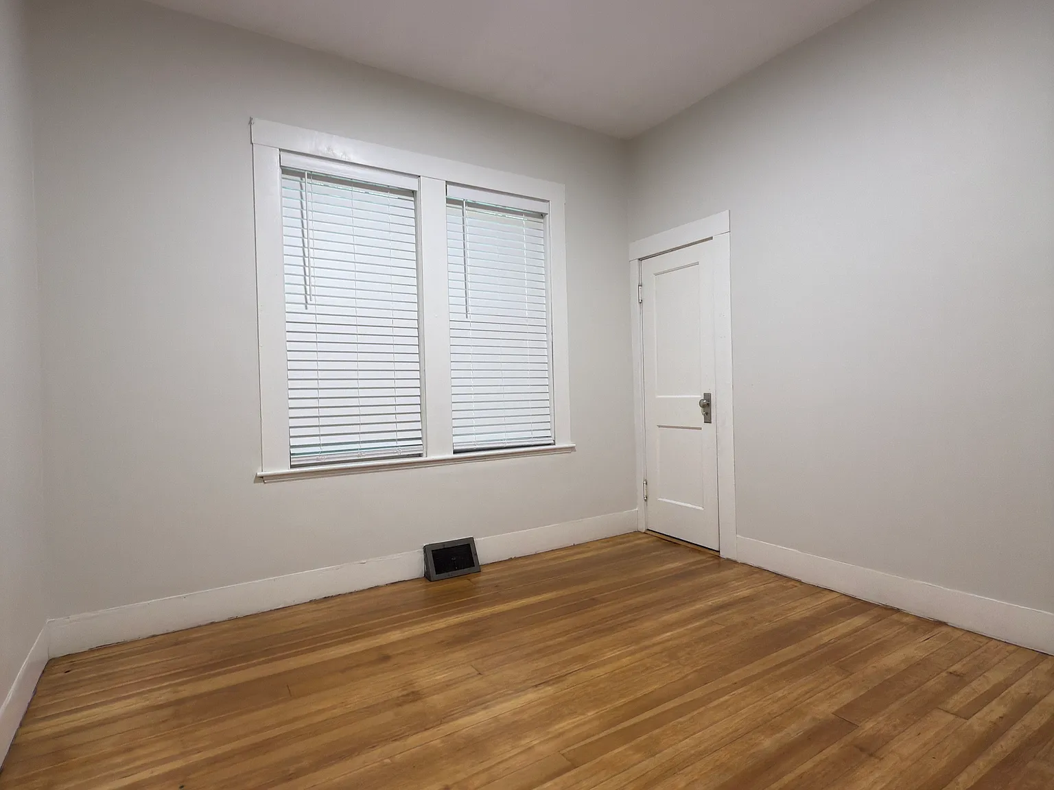 3 bed, 936 sqft, $1,350 — Photo 4