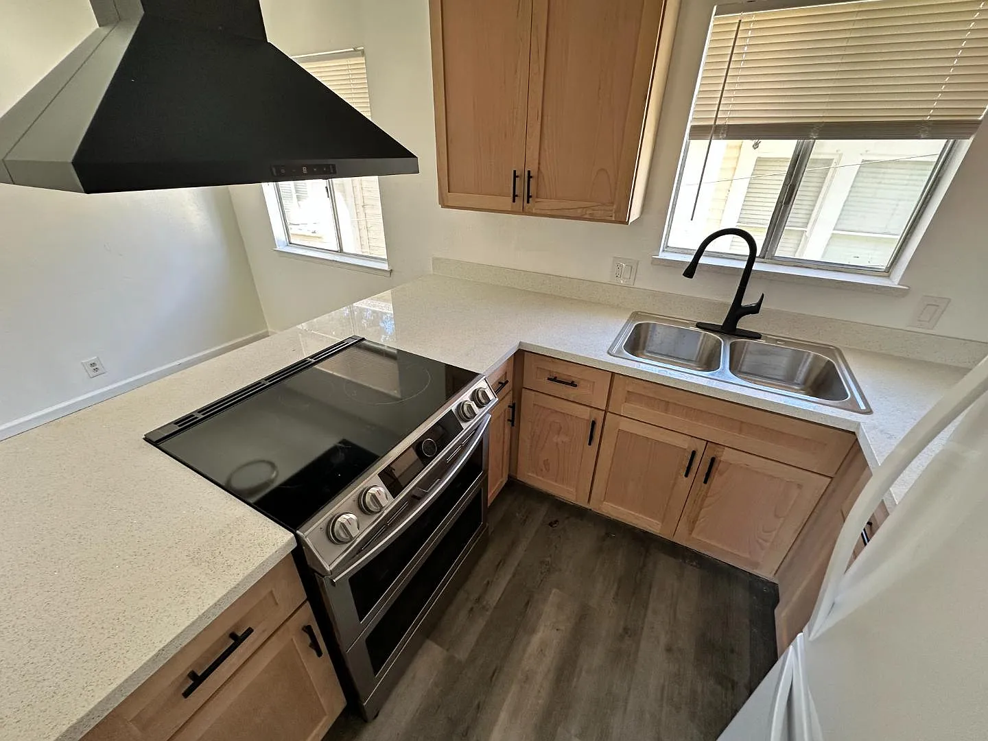 570 Birdge St - Unit 5 — Photo 1