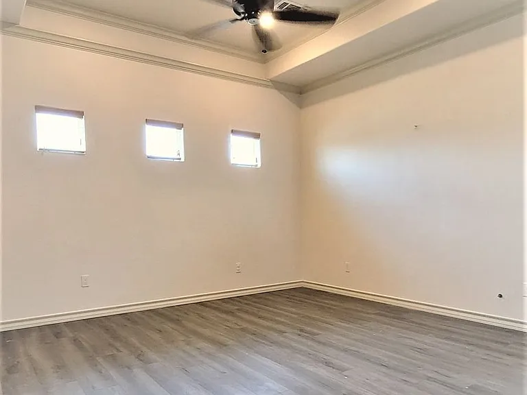 5234 Kemper St — Photo 11