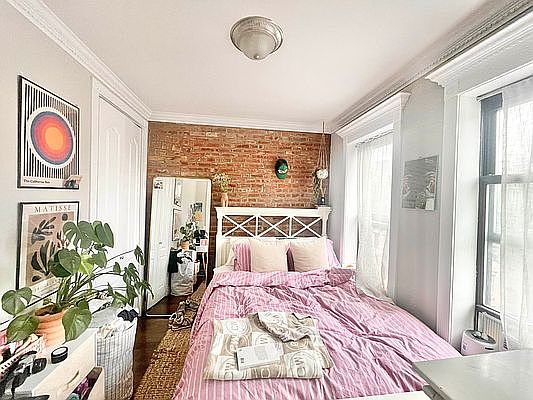 5th image of 346 E 18th St APT 5B