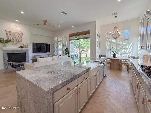 3818 E CREST Lane, Phoenix, AZ 85050