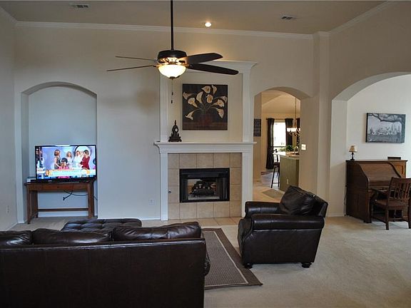 3rd image of 3903 Park Wood Dr
