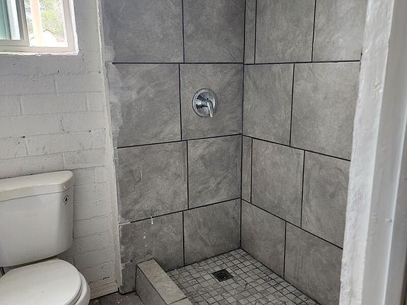 5th image of 713 N San Manuel Dr