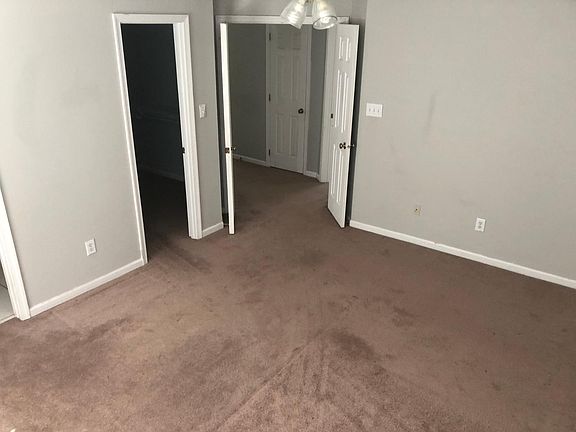 3rd image of 317 Peach Tree Cres