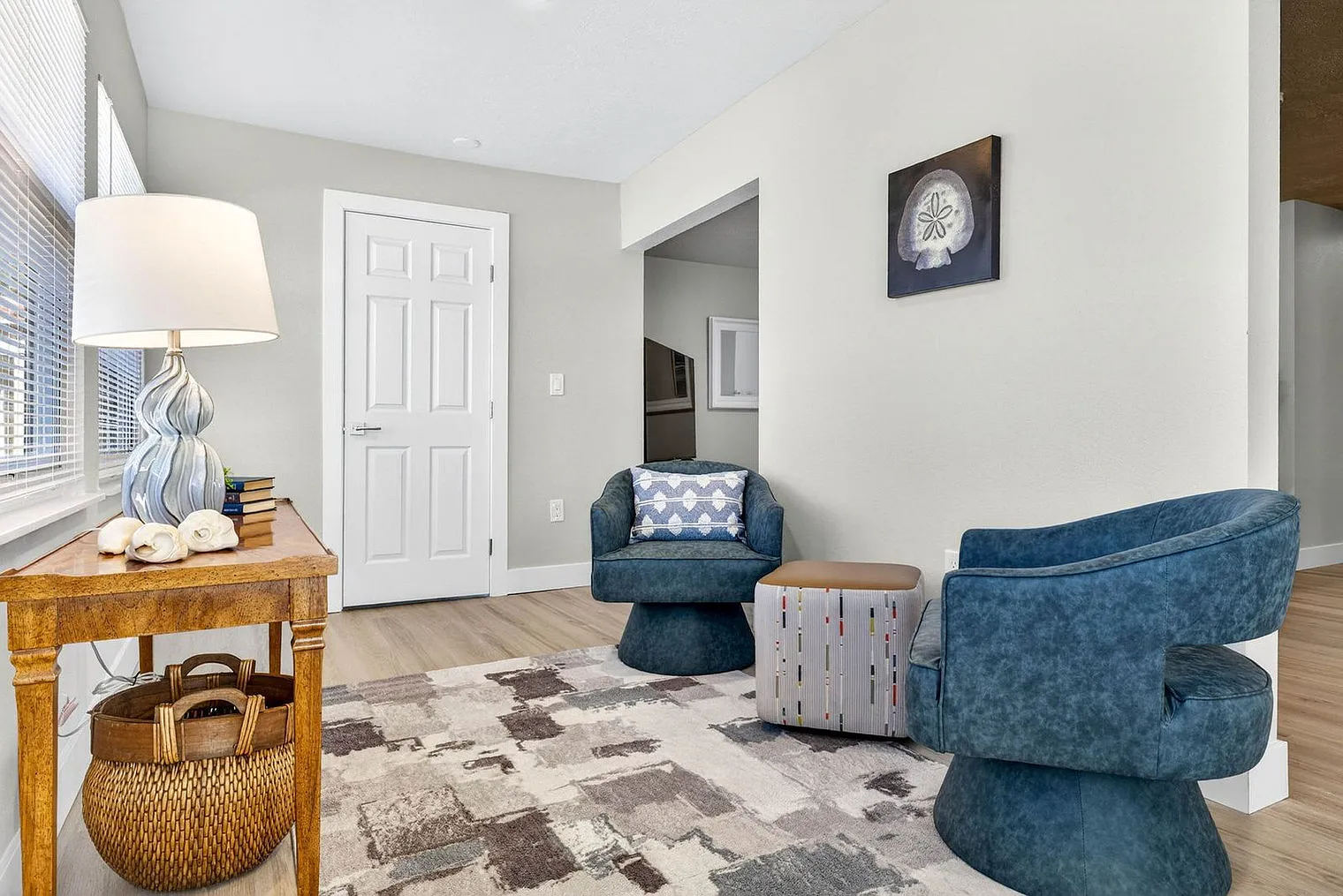 2 bed, 2.0 bath, 1033 sqft, $3,756 — Photo 4