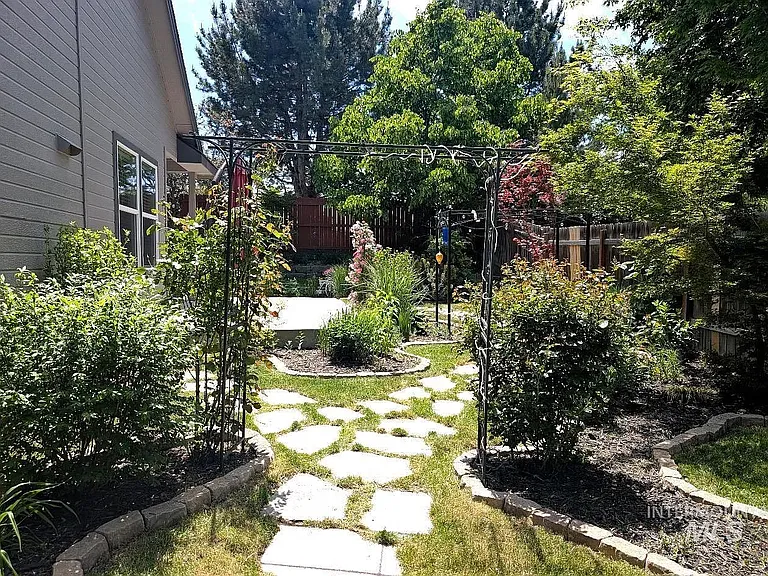 12805 W Berghan St — Photo 9