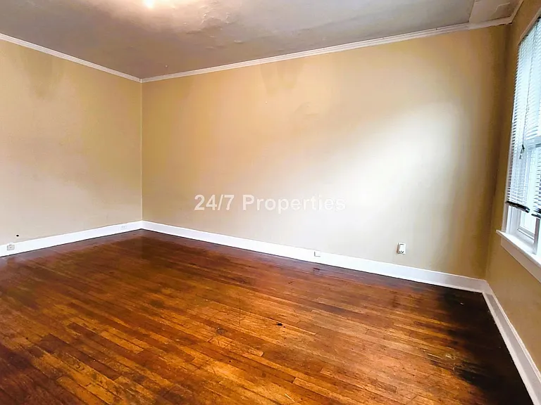 Vintage 1 BD | 1 BA Apartment in the Heart of Hawthorne/Belmont — Photo 3