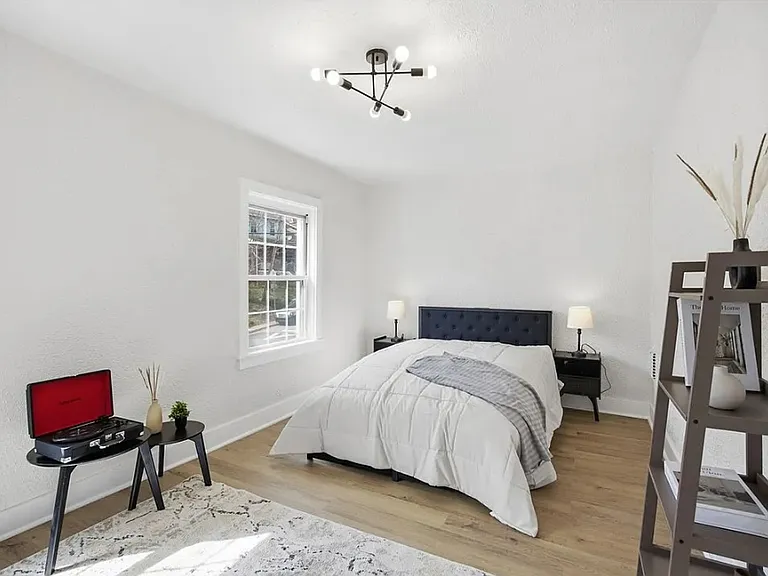 1513 Dagmar Ave — Photo 3