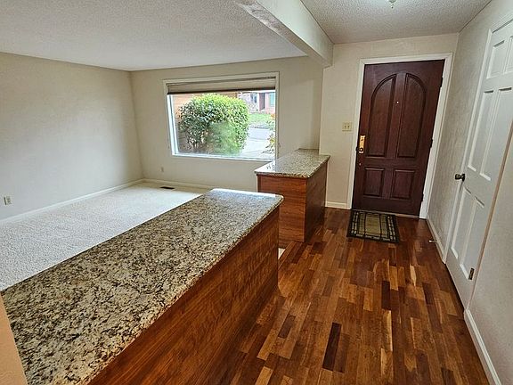 3rd image of 2949 Rosewood St