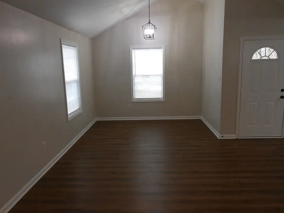 3 bed, 2.0 bath, 1330 sqft, $1,650 — Photo 3