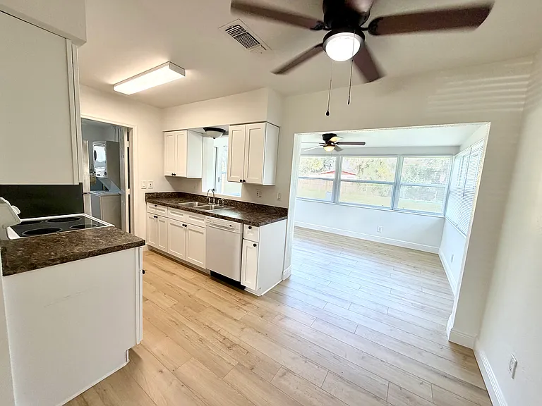 235 SE Madison Cir N — Photo 8