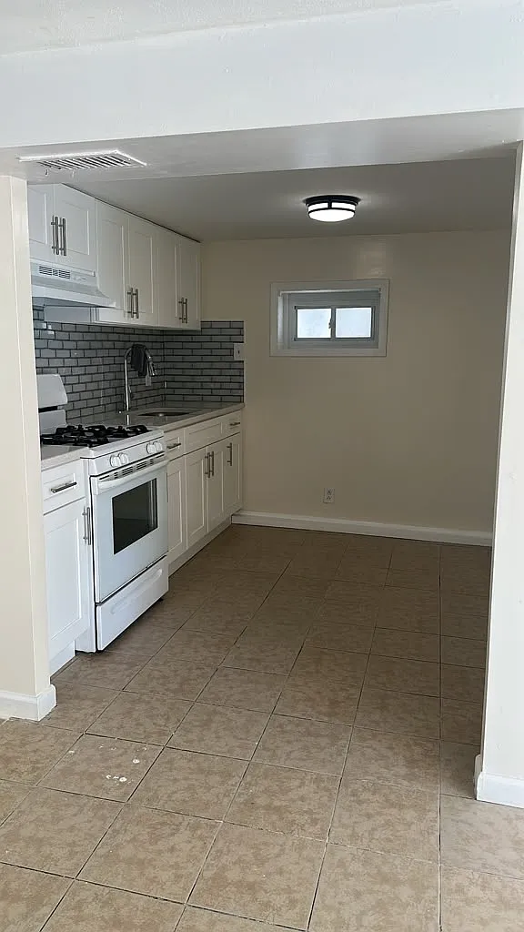 Studio, $1,800 — Photo 3