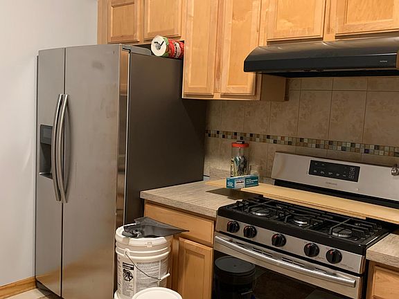 3rd image of 1523 N Washtenaw Ave #1