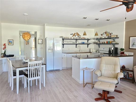 3rd image of 38 Ventnor B #38