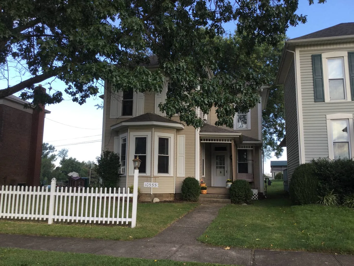 10555 Main St photo 1