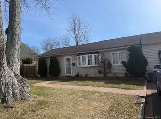30 Tamarack Street, Central Islip, NY 11722