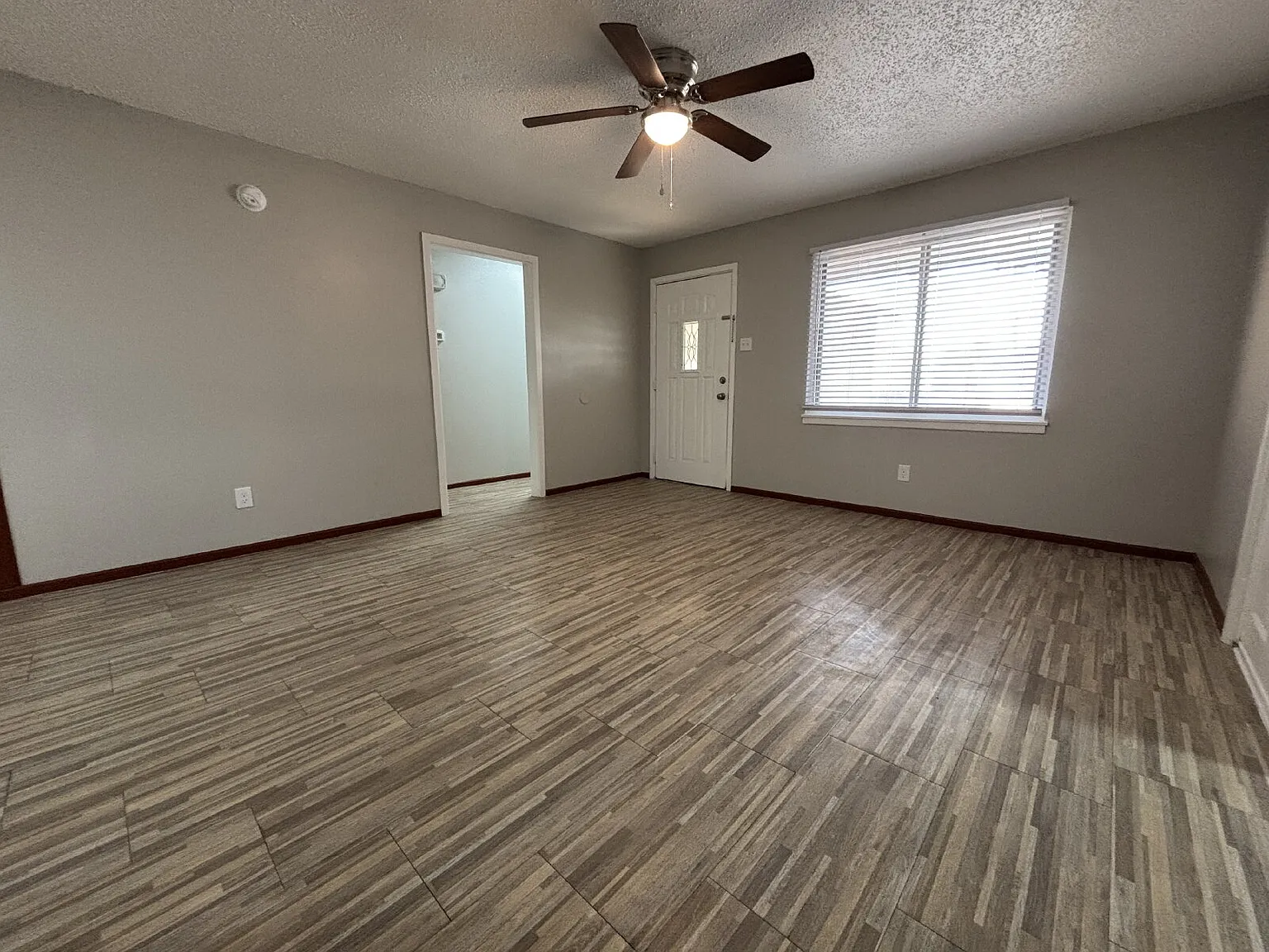 4 bed, 2.0 bath, 1385 sqft, $1,500 — Photo 4