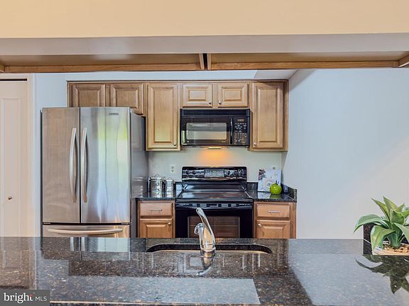 2nd image of 5800 Nicholson Ln #1-205