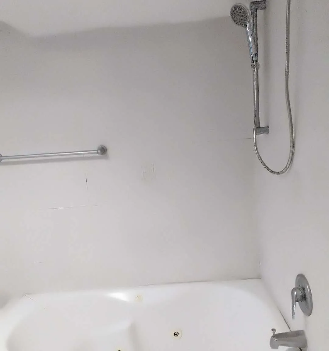 4 bed, 1300 sqft, $925 — Photo 1