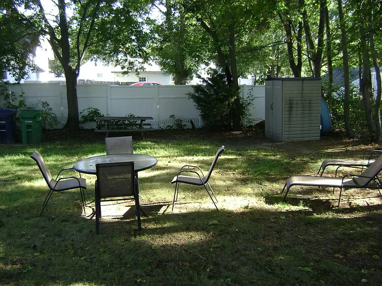 Post Rd — Photo 10