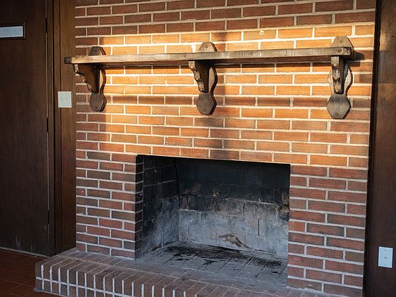 2nd image of 1128 Mountain View Dr
