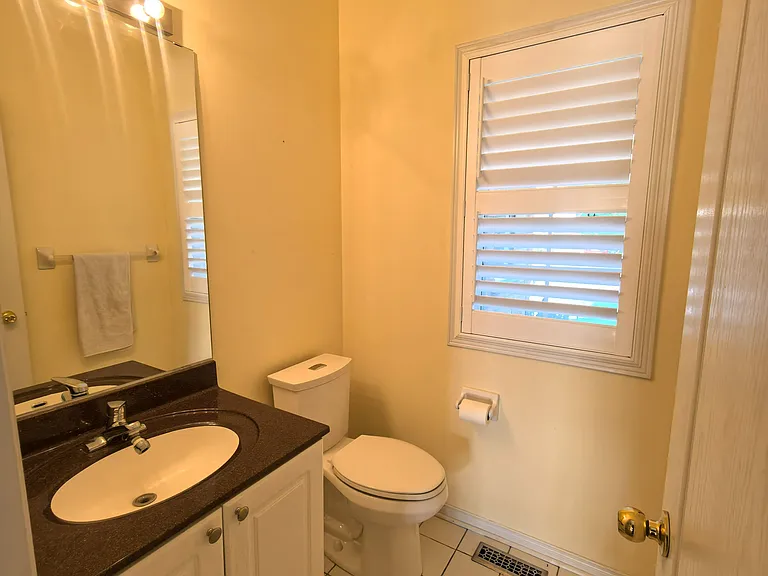 18 Nantucket Dr #MAIN 2ND FLOOR — Photo 15