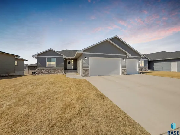 4009 S Catcher Ct, Sioux Falls, SD 57110