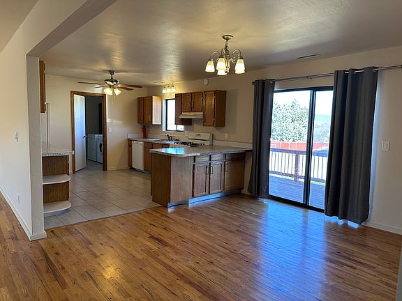 4th image of 3201 N Castle Dr